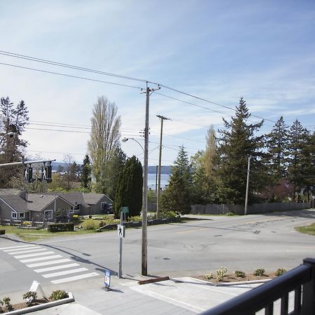 Pacific Point Market And Suites Powell River Exterior photo