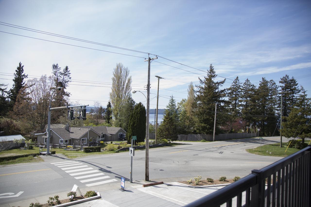 Pacific Point Market And Suites Powell River Exterior photo
