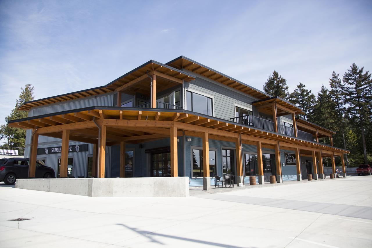 Pacific Point Market And Suites Powell River Exterior photo