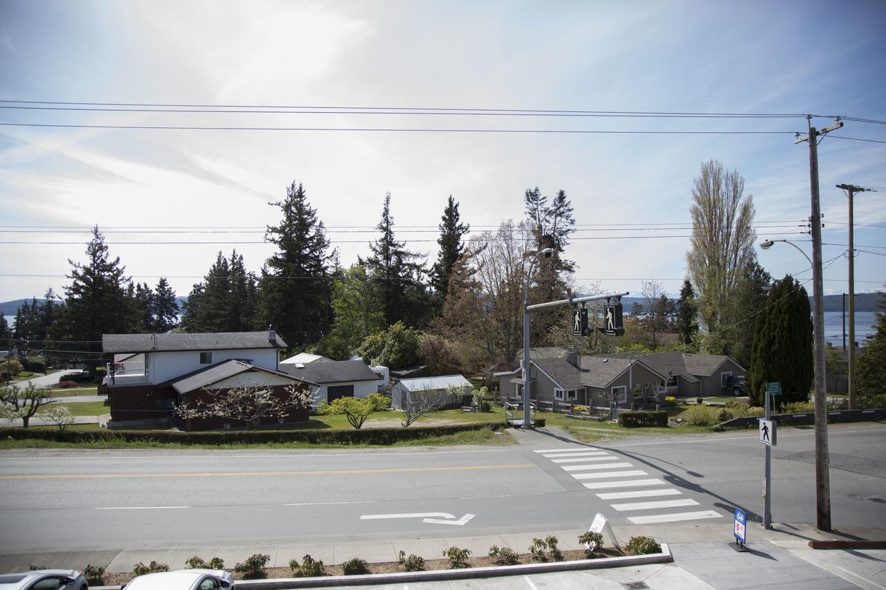 Pacific Point Market And Suites Powell River Exterior photo