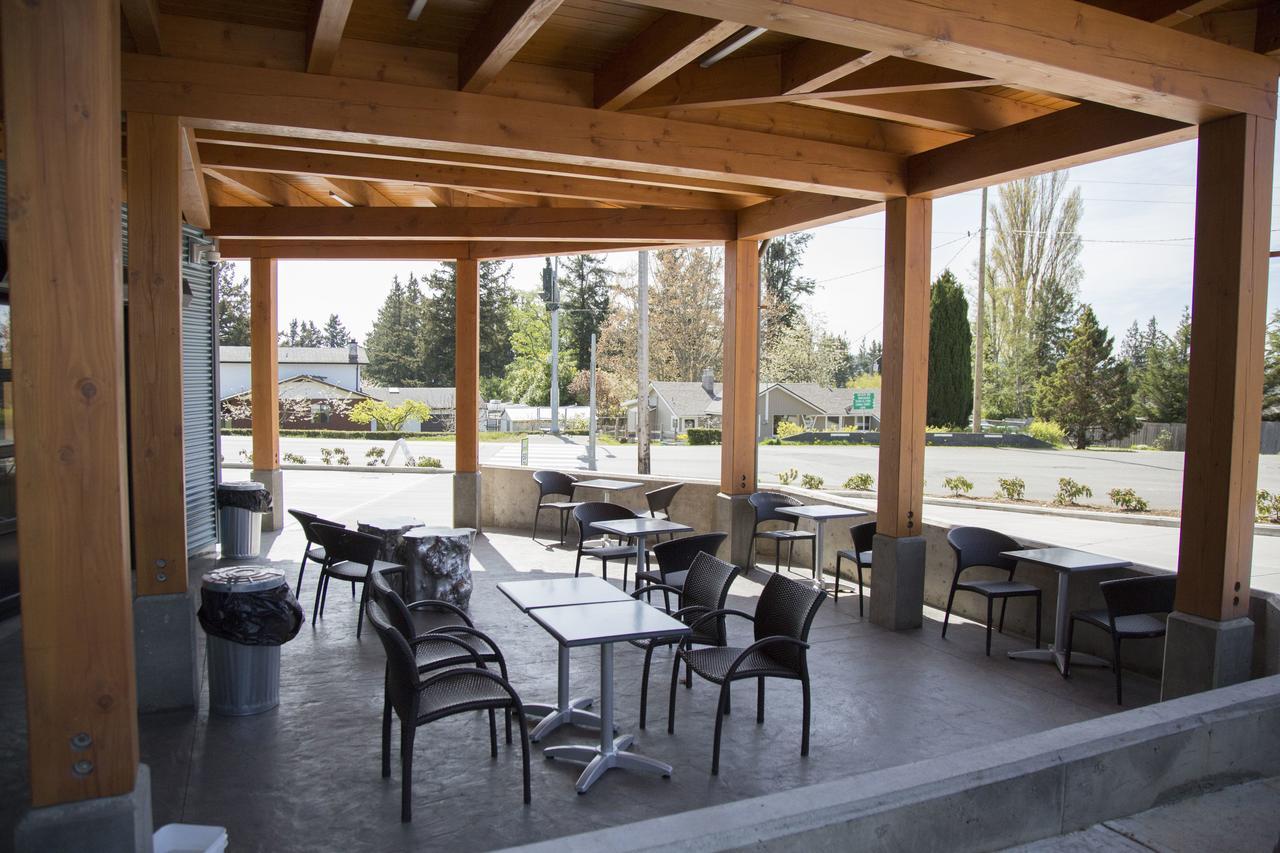 Pacific Point Market And Suites Powell River Exterior photo