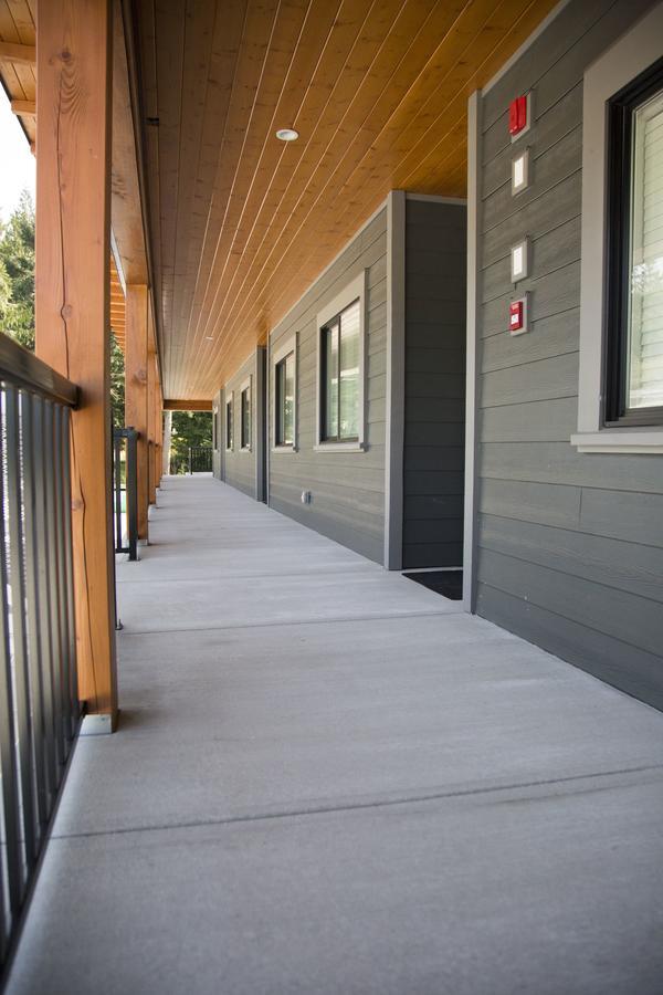 Pacific Point Market And Suites Powell River Exterior photo